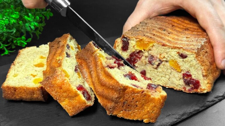 Questo semplice gesto trasforma avena e banana in una torta sana in 5 minuti…
