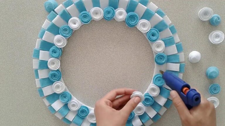 Questo semplice gesto trasforma la tua porta in un’opera d’arte… scopri come!