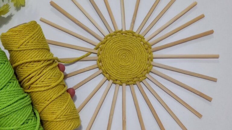 Un’idea davvero semplice per trasformare la tua parete con materiali riciclati…