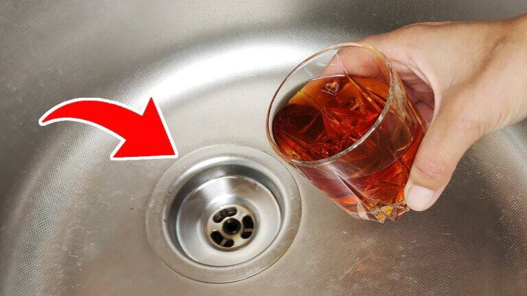 Versalo semplicemente! Il tuo lavandino non sarà mai più intasato né avrà cattivo odore
